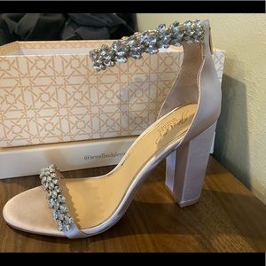 Jewel Badgley Mischka Women's Mayra Heeled Sandal